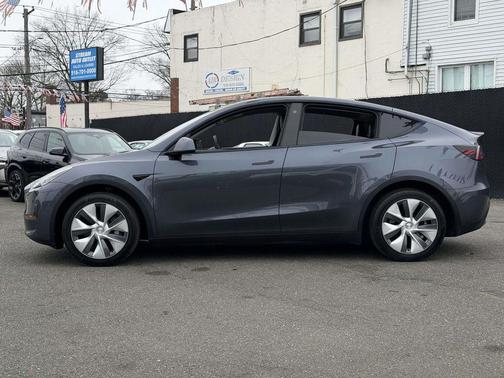 Midnight Silver Metallic 2023 Tesla Model Y Long Range Dual Motor All-Wheel Drive