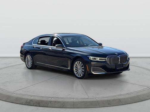 Dark Graphite Metallic 2022 BMW 740 i xDrive