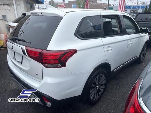 2020 Mitsubishi Outlander SE