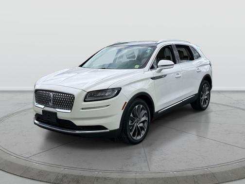 Pristine White Metallic Tri-Coat 2022 Lincoln Nautilus Reserve