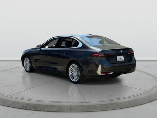 Dark Graphite Metallic 2025 BMW 530 530i