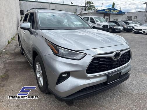 2022 Toyota Highlander LE