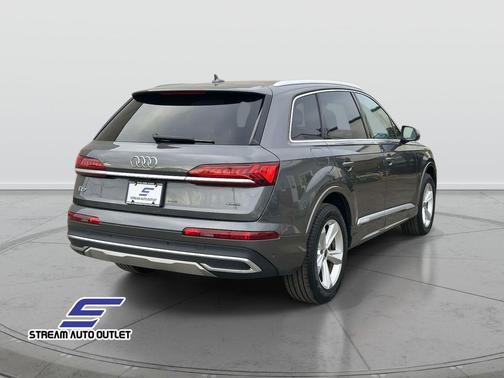 2024 Audi Q7 45 Premium Plus