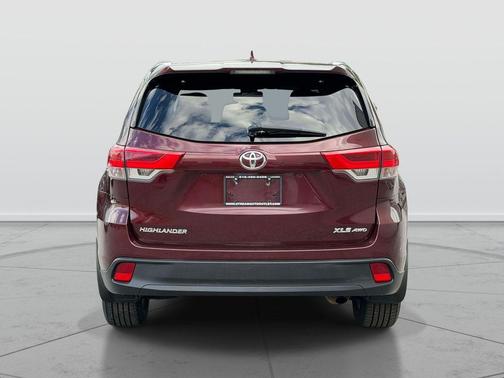 Ooh La La Rouge Mica 2018 Toyota Highlander XLE
