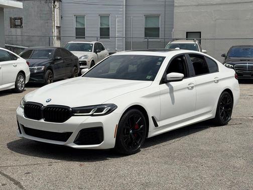 Alpine White 2023 BMW 540 i xDrive