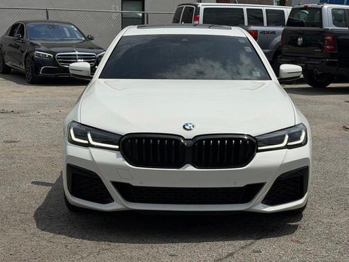 Alpine White 2023 BMW 540 i xDrive