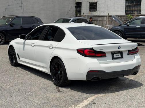Alpine White 2023 BMW 540 i xDrive