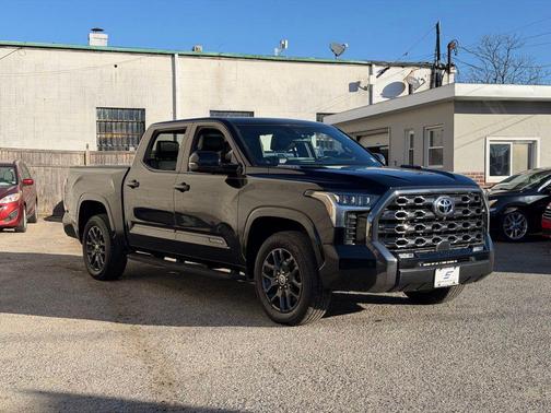 2022 Toyota Tundra Hybrid Platinum