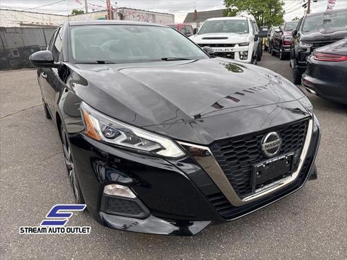 2022 Nissan Altima SR FWD