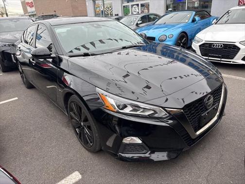2022 Nissan Altima SR FWD
