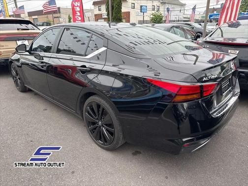 2022 Nissan Altima SR FWD