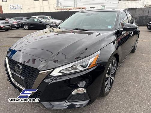 2022 Nissan Altima SR FWD