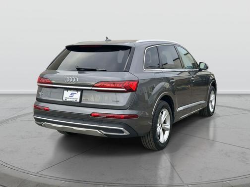 2024 Audi Q7 45 Premium Plus