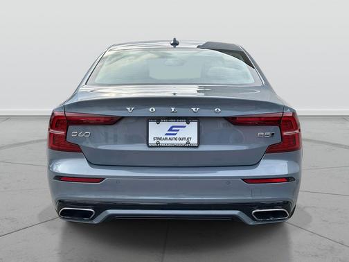 2022 Volvo S60 T5 Momentum