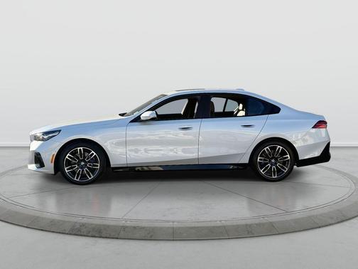 White Metallic 2026 BMW 530 xDrive