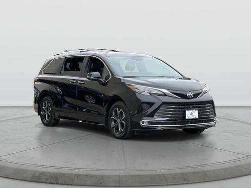 2025 Toyota Sienna Platinum