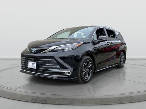 2025 Toyota Sienna Platinum