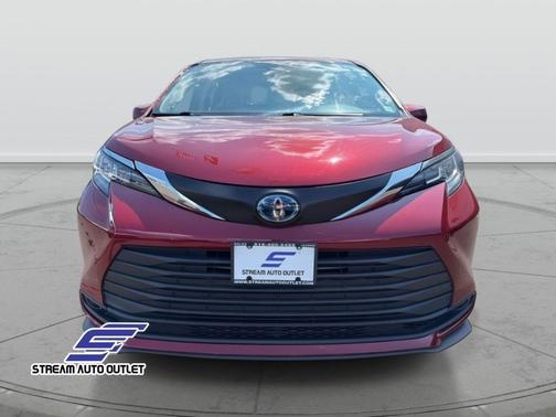 2022 Toyota Sienna LE