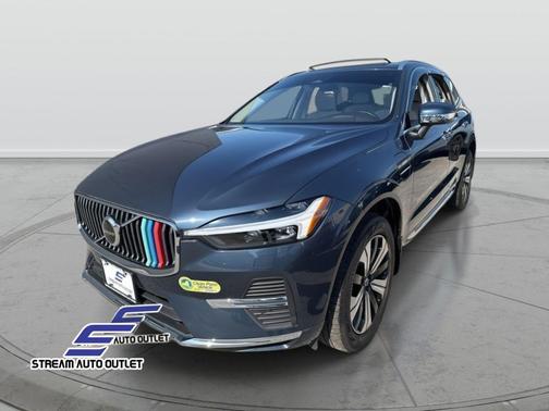 2023 Volvo XC60 Recharge Plug-In Hybrid T8 Core Bright Theme