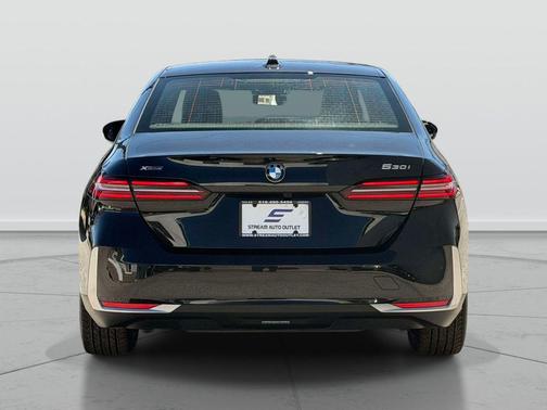 Black Sapphire Metallic 2026 BMW 530 xDrive