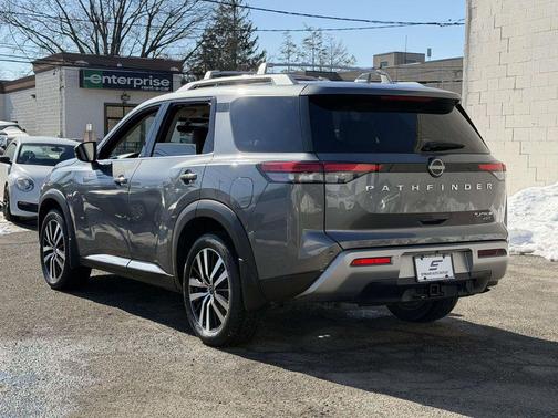 2024 Nissan Pathfinder Platinum 4WD