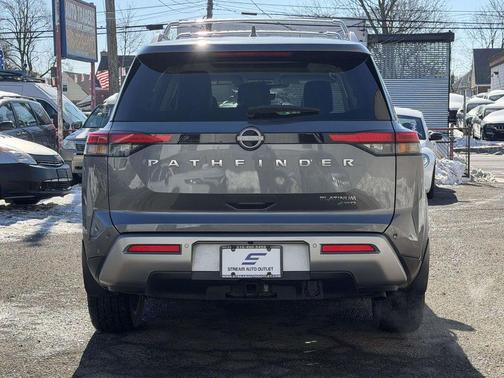 2024 Nissan Pathfinder Platinum 4WD