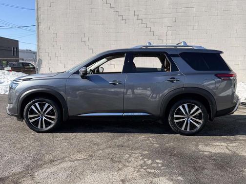 2024 Nissan Pathfinder Platinum 4WD