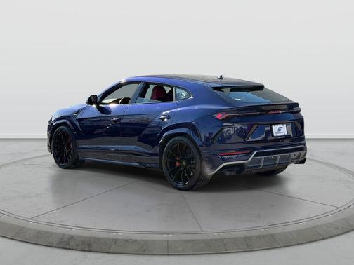 2022 Lamborghini Urus Base