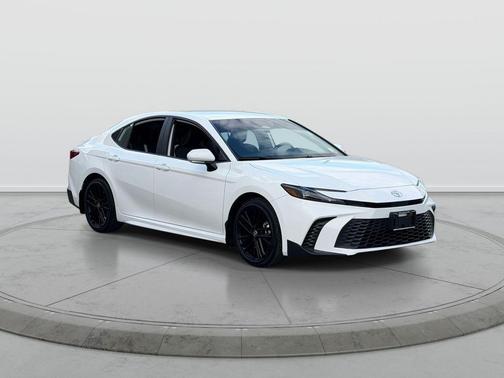 Ice Cap 2025 Toyota Camry SE