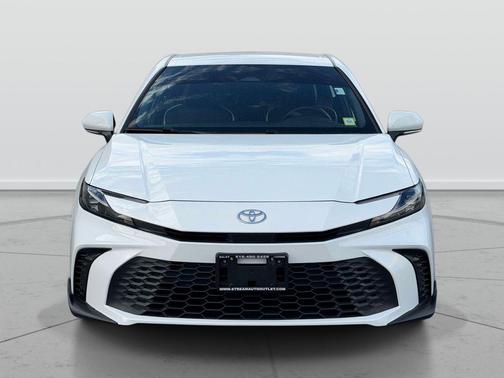 Ice Cap 2025 Toyota Camry SE