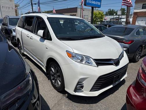 2020 Toyota Sienna XLE