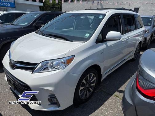 2020 Toyota Sienna XLE