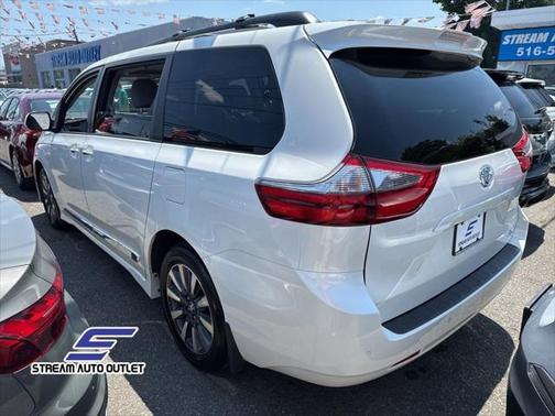 2020 Toyota Sienna XLE