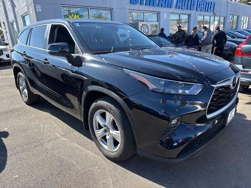 2023 Toyota Highlander LE