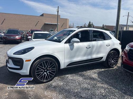 2022 Porsche Macan Base