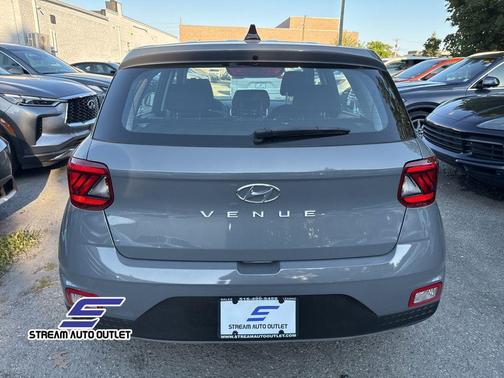 2022 Hyundai VENUE SE