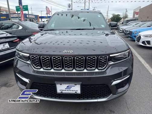 2022 Jeep Grand Cherokee Summit