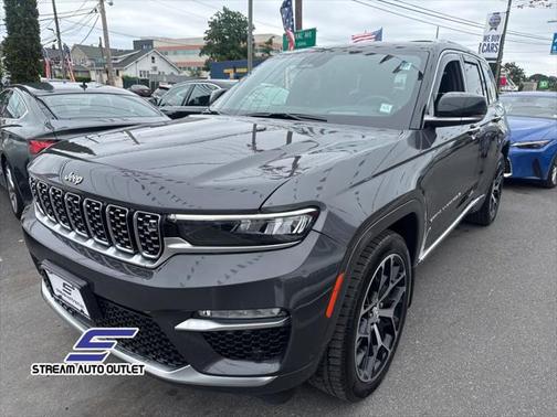 2022 Jeep Grand Cherokee Summit