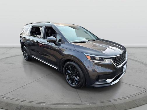 2024 Kia Carnival SX