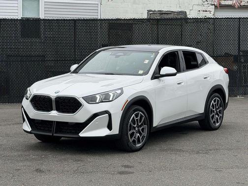 Mineral White Metallic 2026 BMW X2 xDrive28i