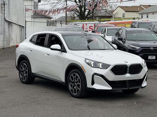Mineral White Metallic 2026 BMW X2 xDrive28i