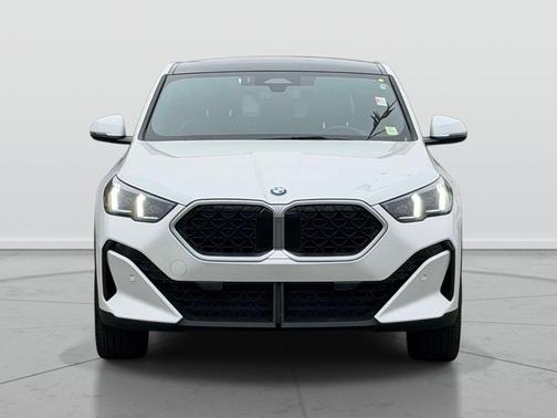 Mineral White Metallic 2026 BMW X2 xDrive28i