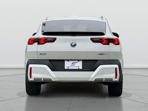 Mineral White Metallic 2026 BMW X2 xDrive28i