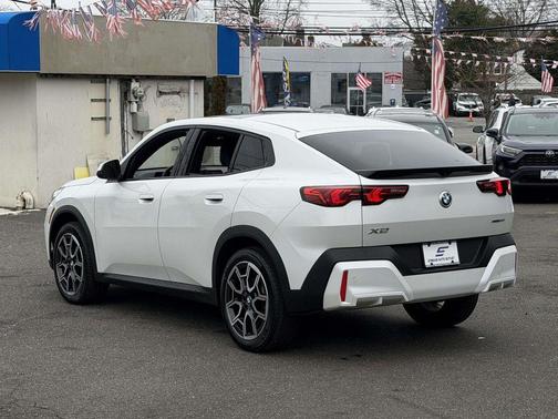Mineral White Metallic 2026 BMW X2 xDrive28i