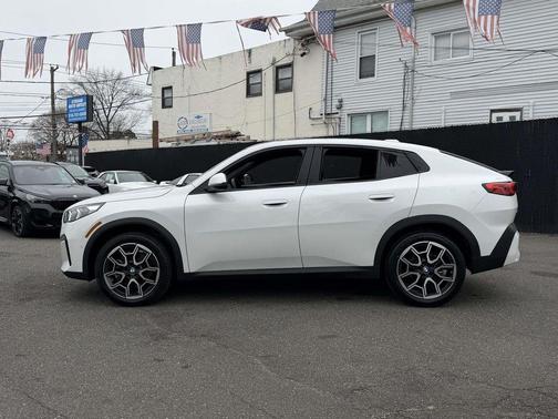 Mineral White Metallic 2026 BMW X2 xDrive28i