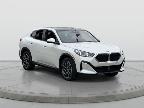 Mineral White Metallic 2026 BMW X2 xDrive28i