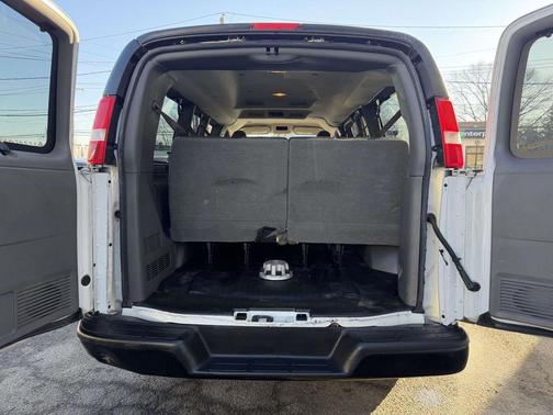 2022 Chevrolet Express 2500 LS