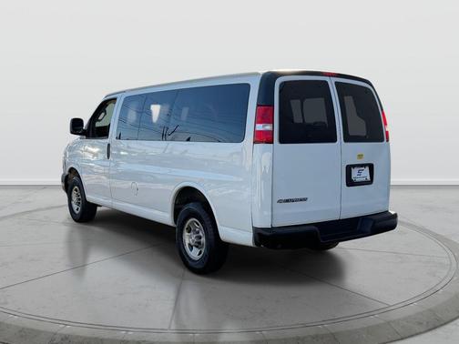 2022 Chevrolet Express 2500 LS