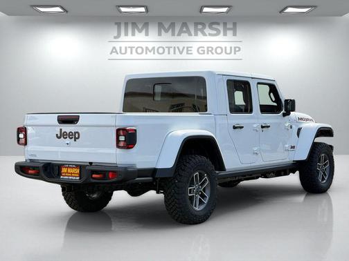 Bright White Clearcoat 2026 Jeep Gladiator Mojave X 4x4