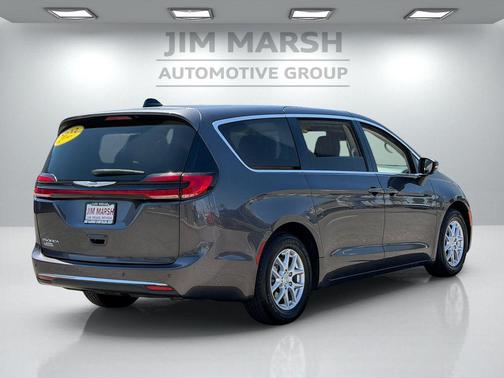 Crystal Metallic 2023 Chrysler Pacifica Touring L